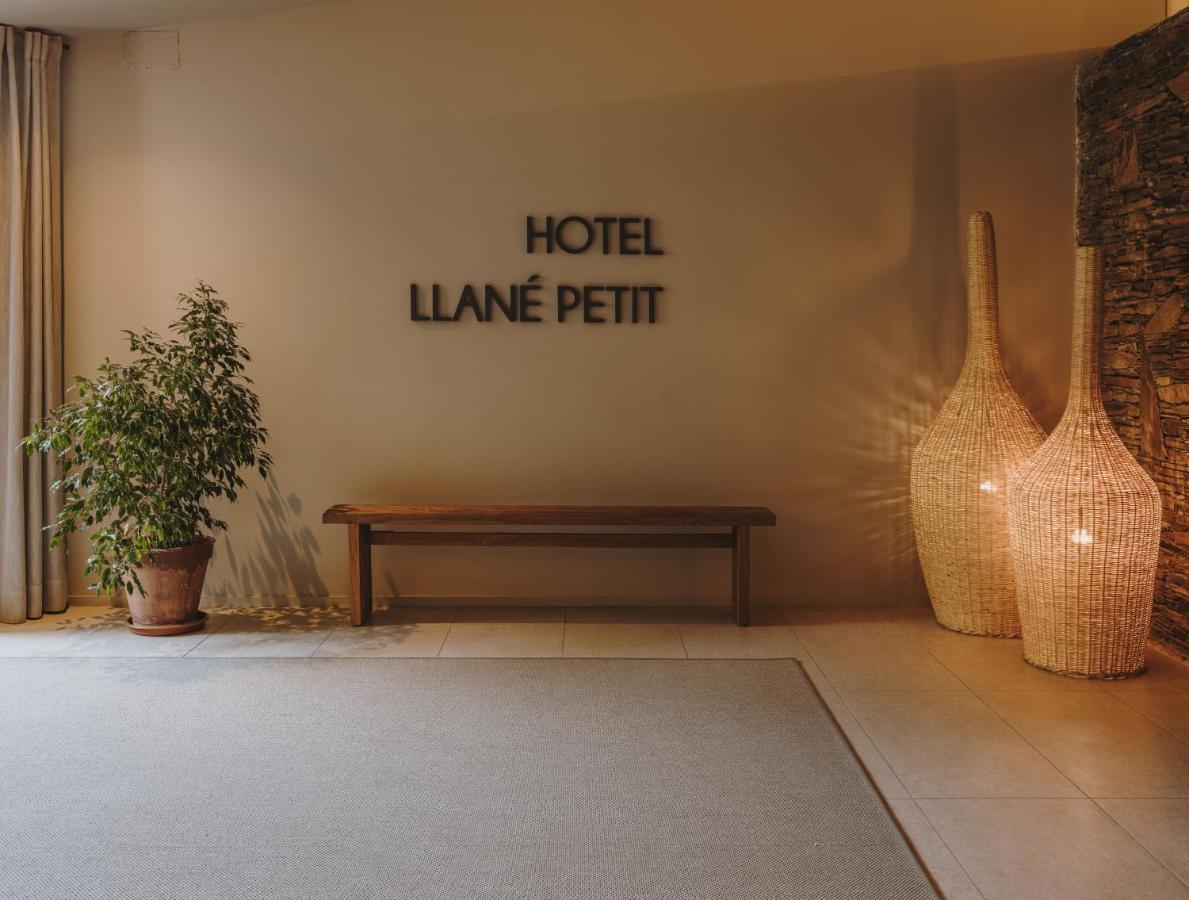 Hotel Llane Petit كاذاكيس المظهر الخارجي الصورة
